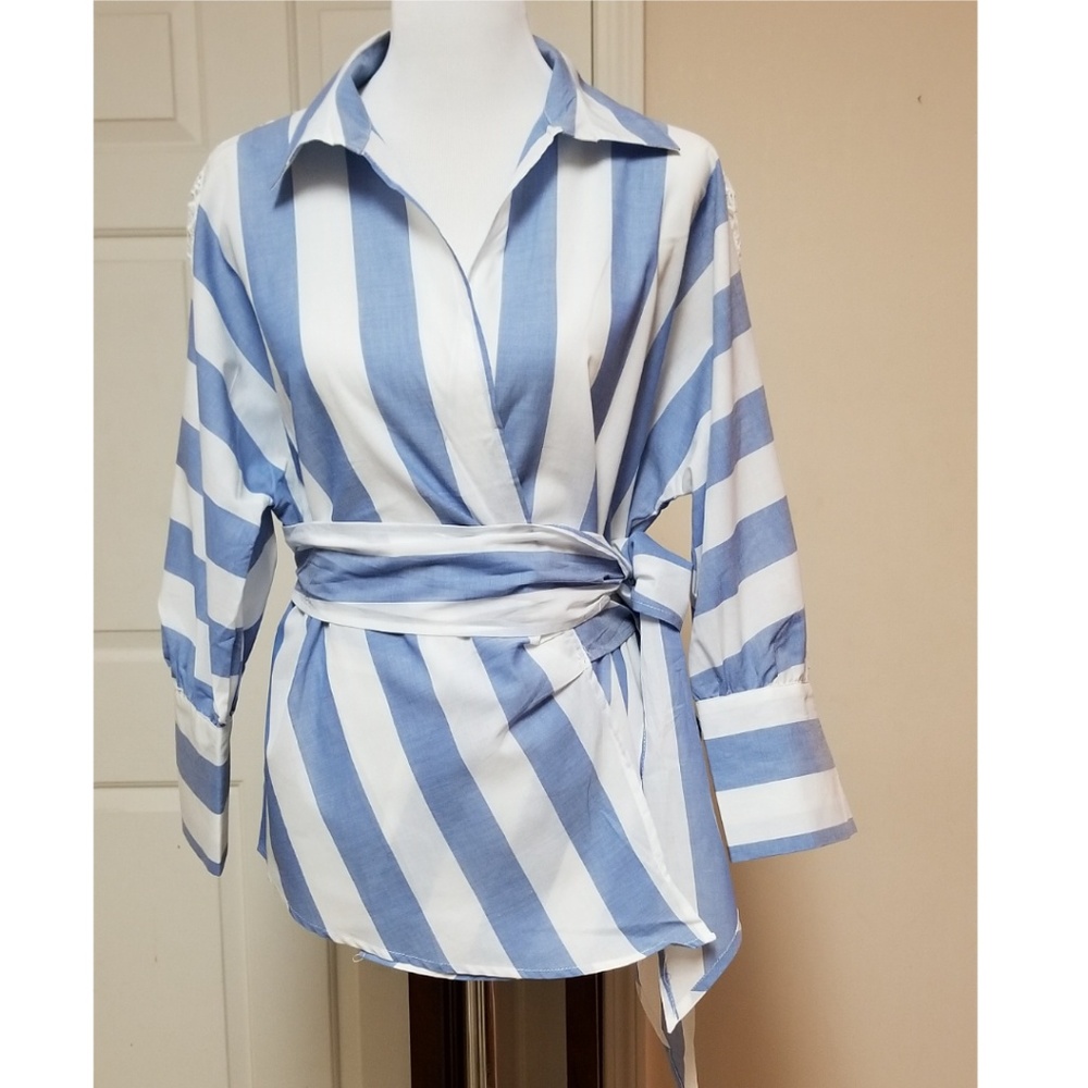 🆕️⬇️Romeo & Juliet Couture Stripe Lace Wrap Blouse - Picture 2 of 8